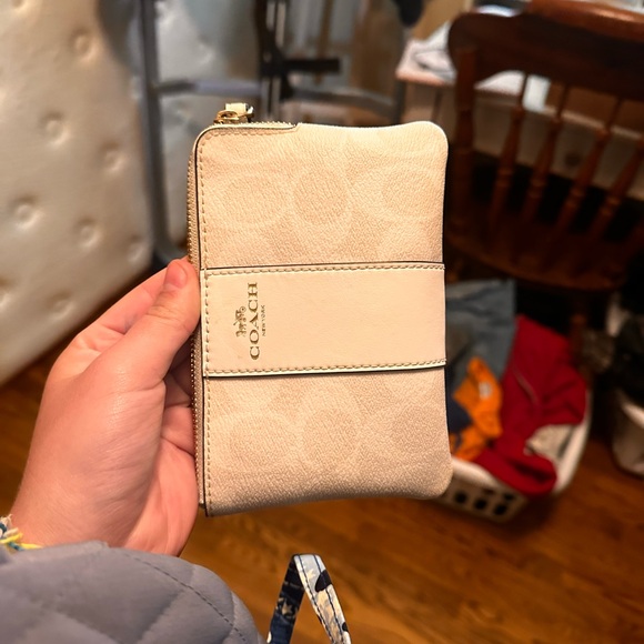 coach wristlet - Picture 1 of 2